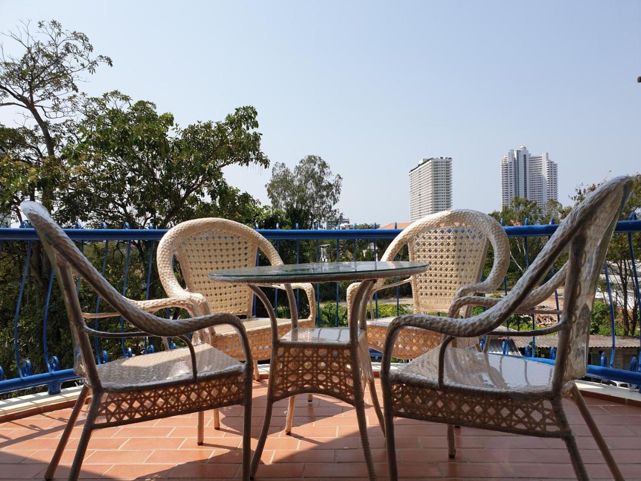 Villa Germania Pattaya ภายนอก รูปภาพ
